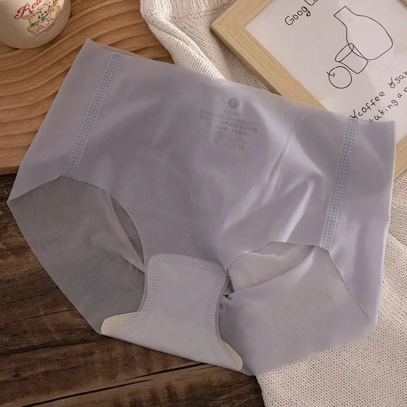 Ladies Summer Thin Quick Dry Ice Silk Triangle Panties Seamless Japanese Style Masking Butt Shaping Sexy 3D Peach Bottom Underwe