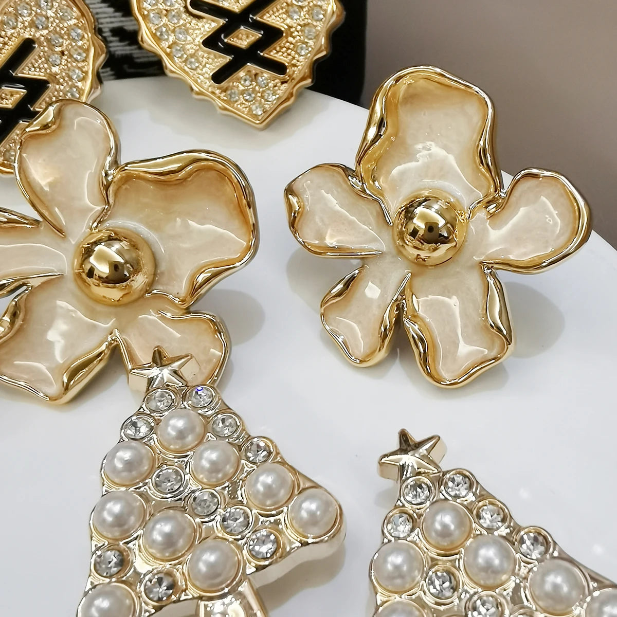 2PCS DIY Flower Shoelaces Charm Christmas Tree Shoes Buckle Decorations Heart Shaped Shoe Clips Butterfly Shoes Lace Accessories
