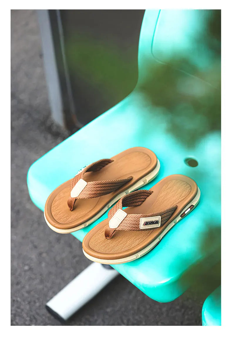 Stylish, versatile men’s moccasin sandals with soft soles, comfortable, slip-resistant, and durable, perfect for outdoor use.