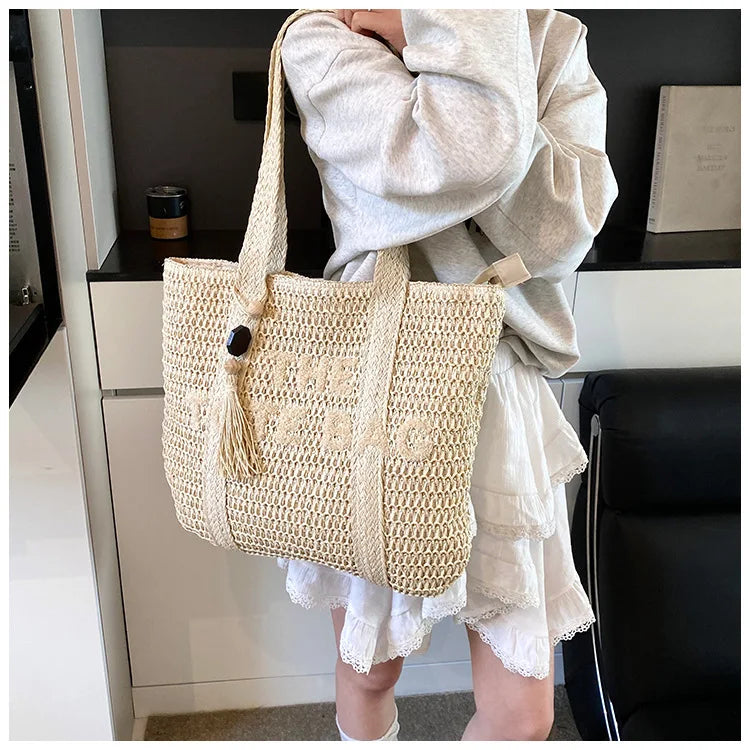Straw woven bag, women's new versatile large capacity commuting tote bag, fashionable and stylish vacation bag