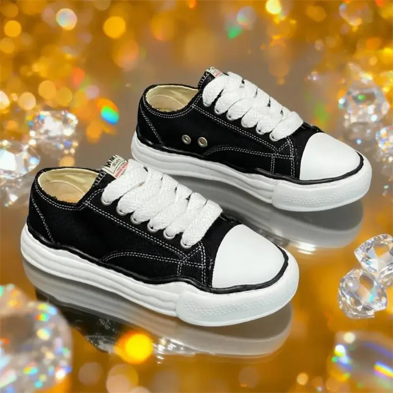 SneakersRetro Casual Unisex Sports Sneakers 2026 New: Streetwear Brand Couples Breathable Soft-Soled Versatile Student