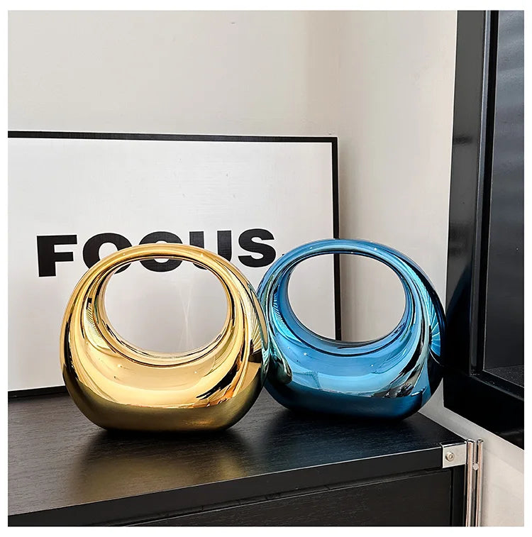 Hot Selling Creative Design Women's Top-Handle Bag PVC Metallic Luster Half Moon Banquet Women's Bag 2026 New Luxury Handbag