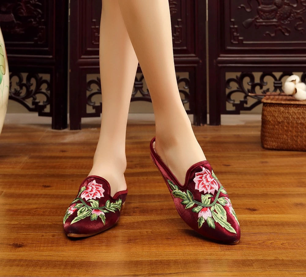 Veowalk Flowers Embroidered Women Flannel Cotton Mules Slippers Close Pointed Toe All Season Leisure Ladies Comfort Flat Shoes