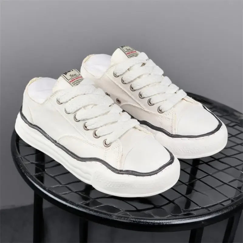 SneakersRetro Casual Unisex Sports Sneakers 2026 New: Streetwear Brand Couples Breathable Soft-Soled Versatile Student