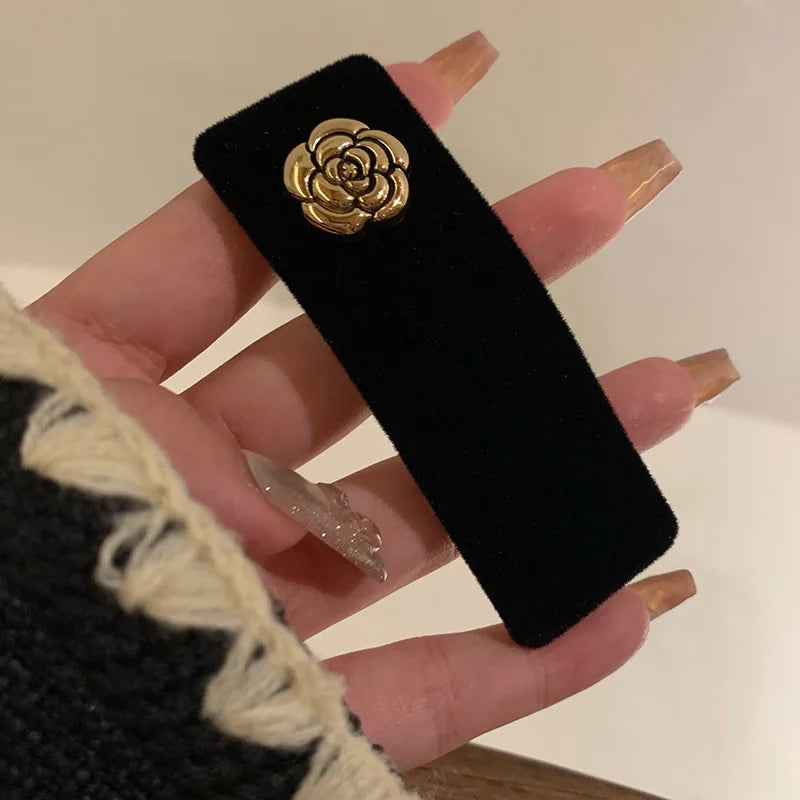 Fashion Women Autumn Winter Camellia Hair Band Headwear 2025 New Vintage Gold Badge Headpiece Plush Headband Hair Accessory BAZAARHUBO