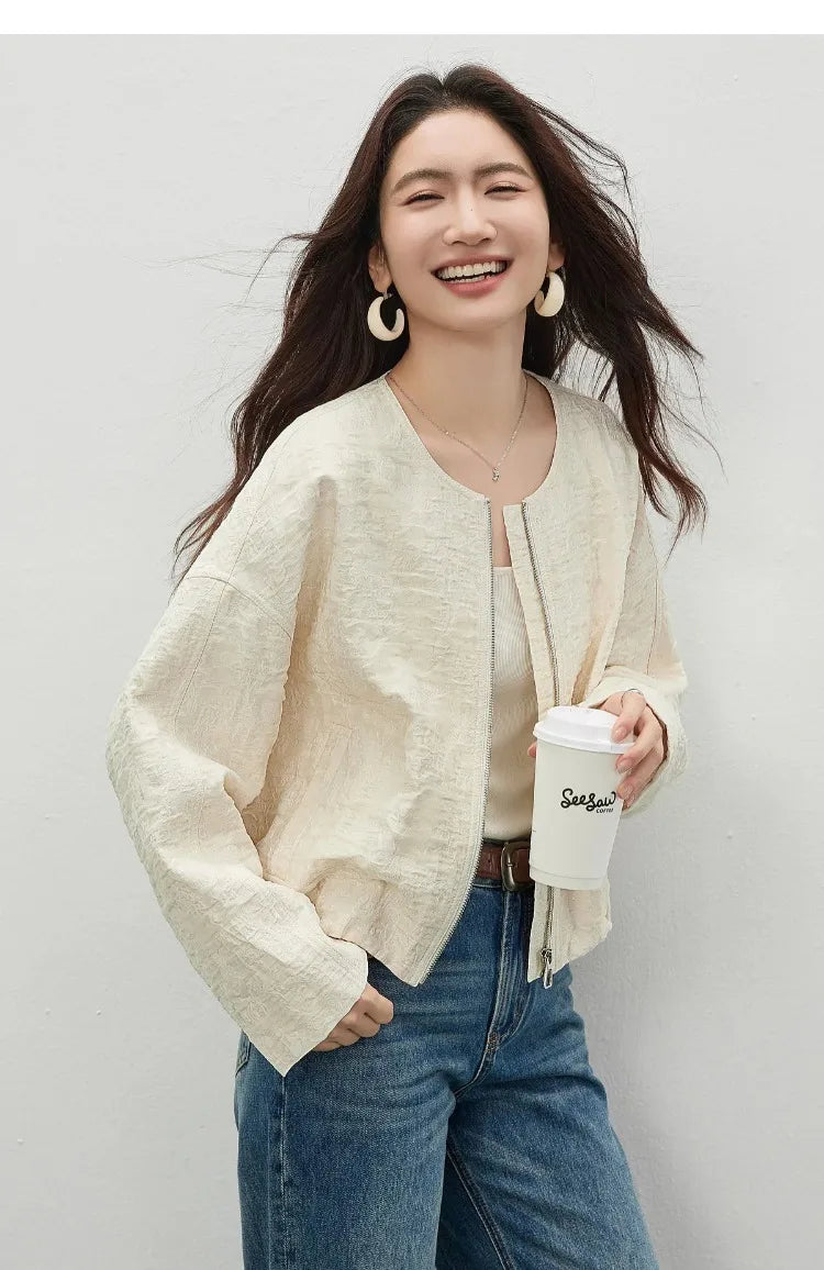 SENTUBILA Women's Loose Cropped Jacket 2026 Spring New Minimalist Round Neck 3D Embossed Jacquard Textured Zipper Coat 161WB6323