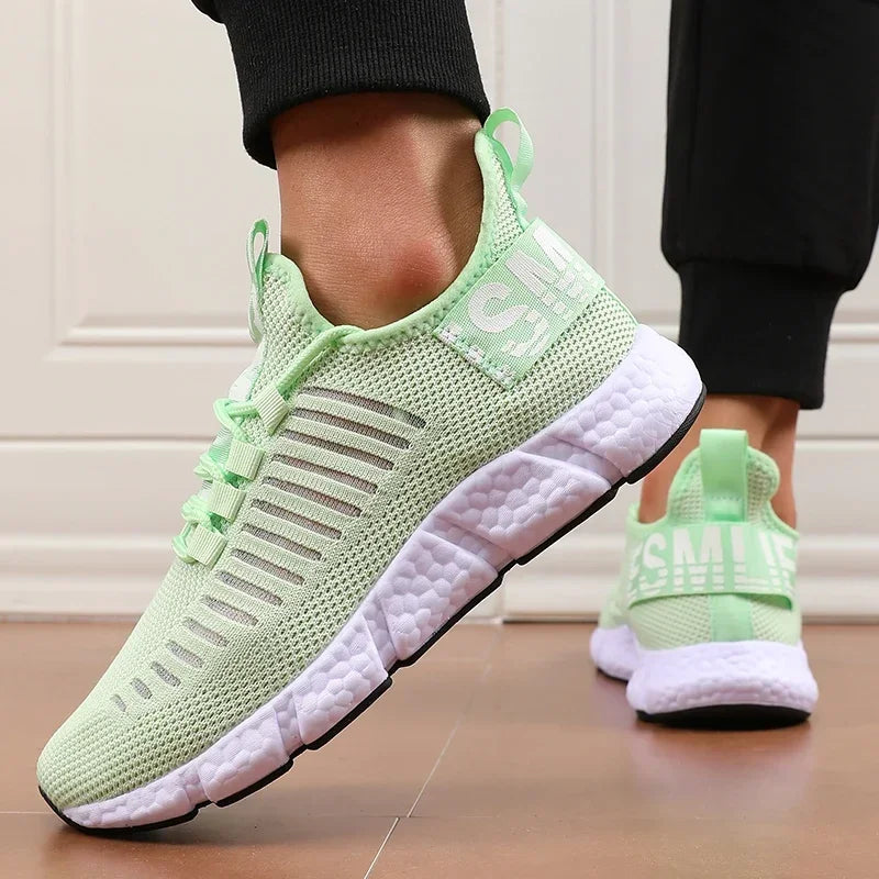 New Men's Sports Shoes with Cushioning Mesh Speculative Stage Hiking Shoes Anti Slip Comfortable Lightweight Gym Training Shoes
