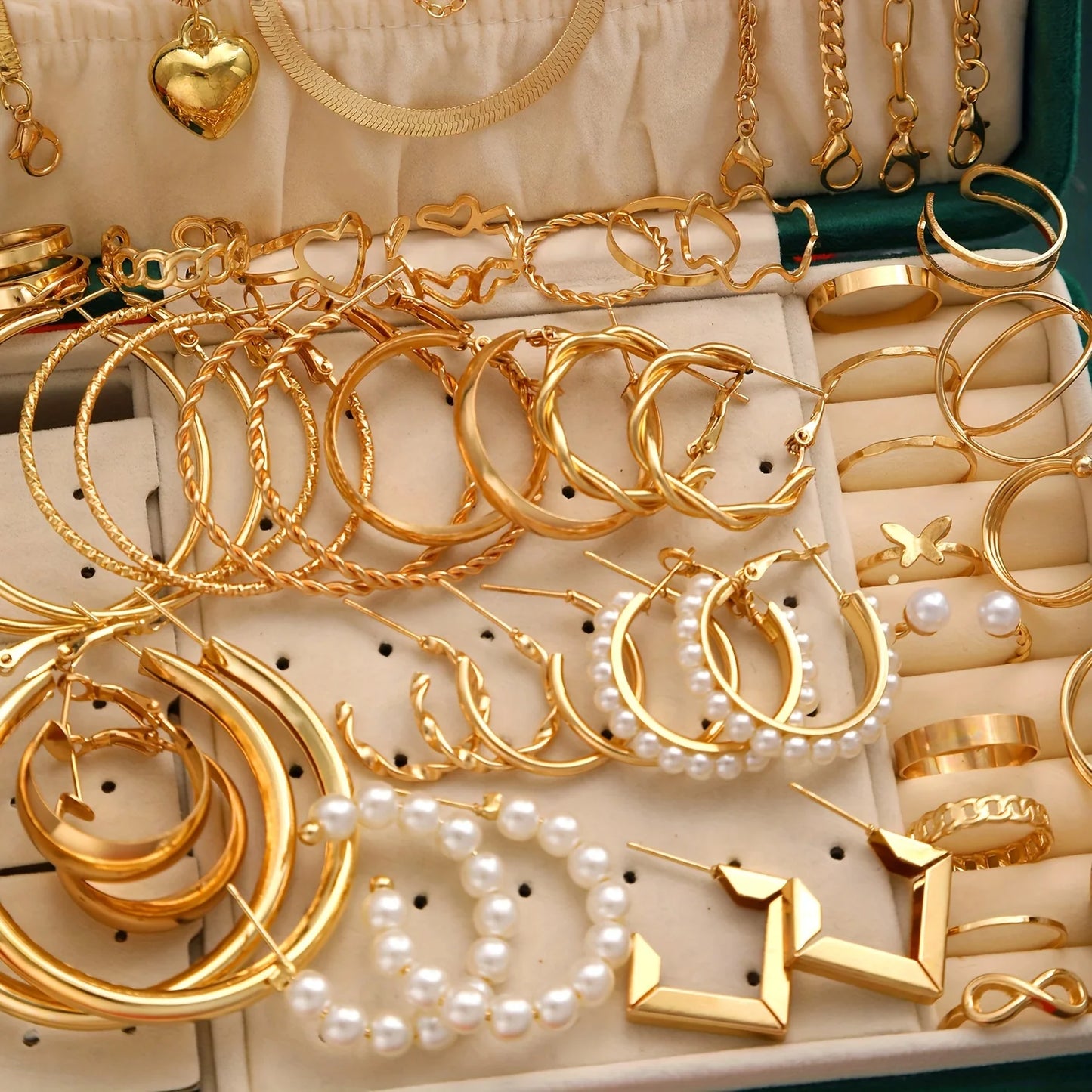 54 piece set of fashionable and luxurious vintage rings, earrings, heart-shaped necklaces, bracelets, and multiple jewelry sets