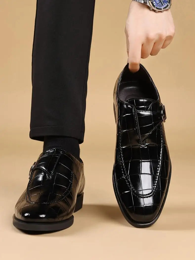 Autumn Retro Men Formal Shoes Slip on Men Casual Loafers Brand Moccasin Buckle Brogue Business Formal Men Shoes New Style
