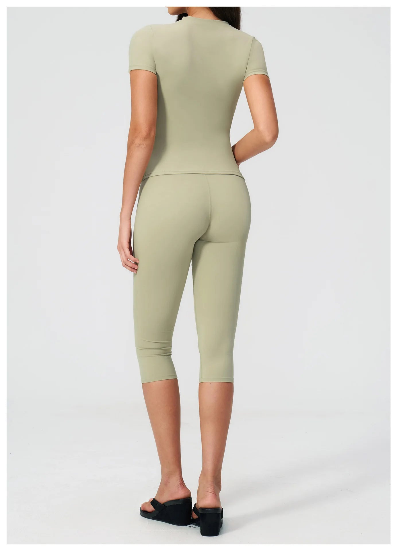 Sports Set Two Pieces Yoga Set Women's Sports Set Quick Drying Short Sleeve Fitness Set Gym Running Slim Capri Pants Sportswear