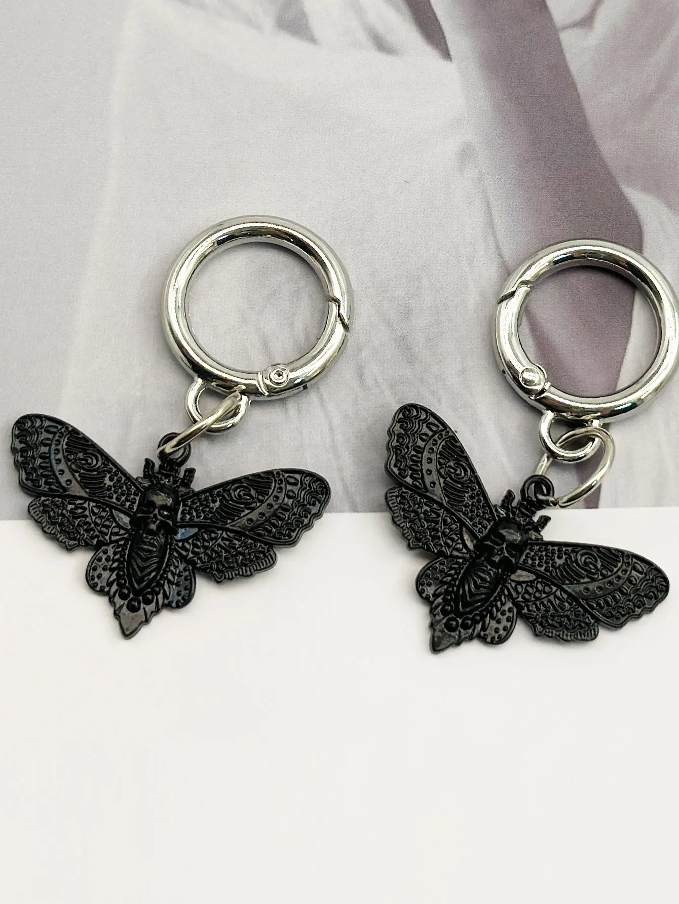 1 Pair of Gothic Ancient Silver Black Skull Butterfly Moth Decoration for Boots, DIY Shoe Accessories Add Mysterious Atmosphere for Women and Men - Compact, Exquisite, Multifunctional Fashion Items, Halloween Gifts