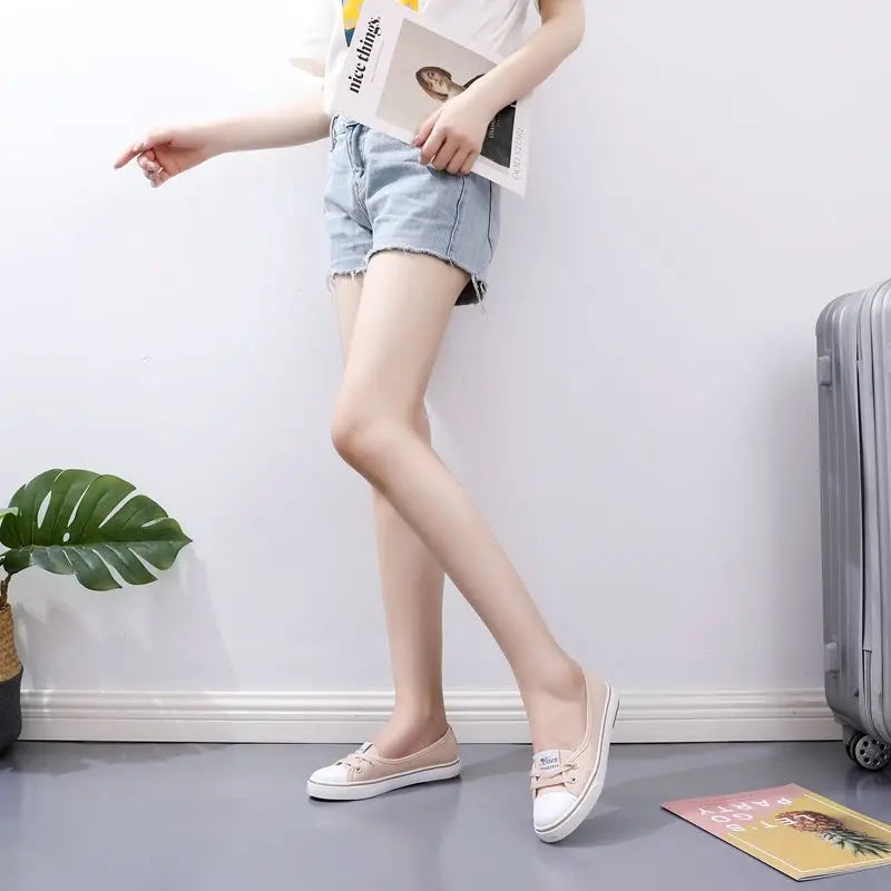 Red Women Footwear Flat Round Toe Black Canvas Ladies Shoes New Arrival 2025 Sale Cheap Vulcanized for Casual Urban 39 Walking A