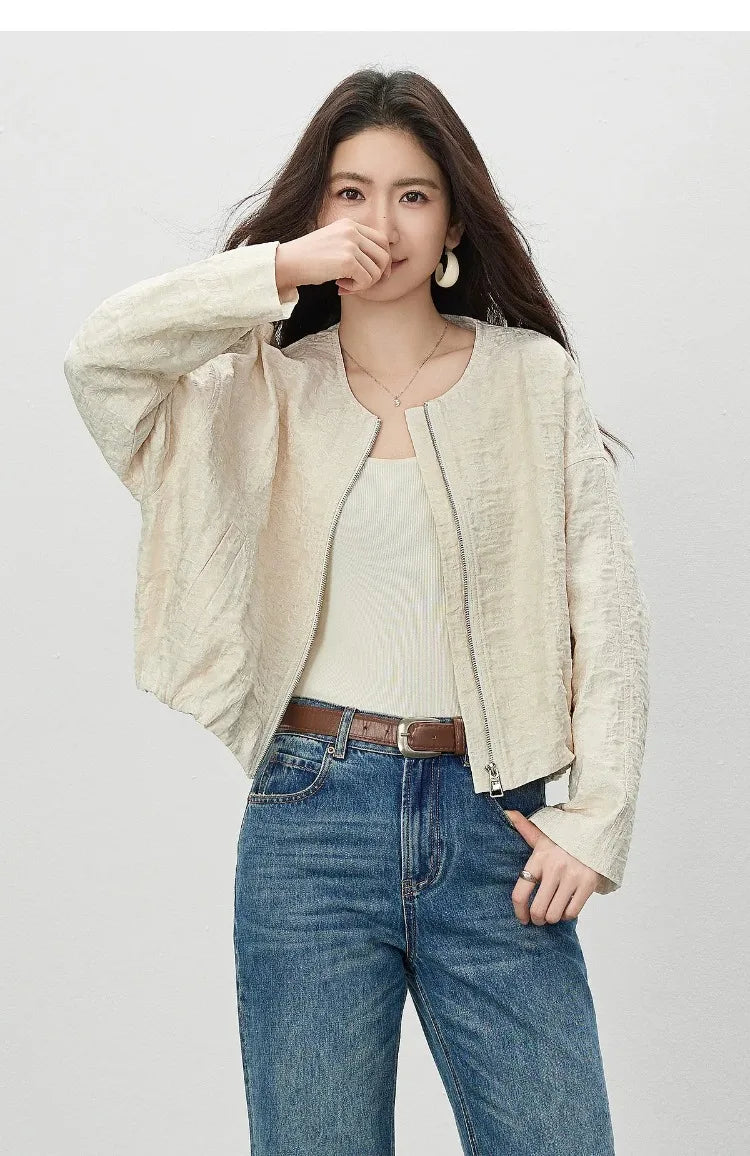SENTUBILA Women's Loose Cropped Jacket 2026 Spring New Minimalist Round Neck 3D Embossed Jacquard Textured Zipper Coat 161WB6323