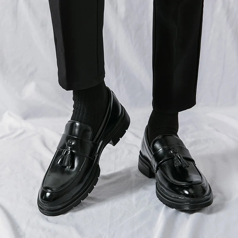 2025 Shoes Men Fashion Soft Moccasins Men Loafers High Quality Leather Tassel Shoes Mens Flats Driving Shoe Plus Size 46