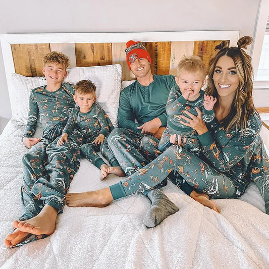 2025 New Family Christmas Pajamas Set New Year's Costume Green Print 2 Pieces Suit Homewear Baby&Dog Romper Xmas Look Pyjama