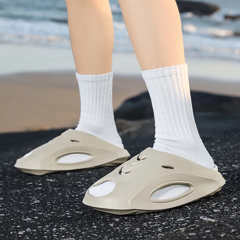 New Men's Slippers Outdoor Indoor Beach Sandals Comfortable Thick Soft Slides Men Women Casual Shoes Men Flip-flops Slippers