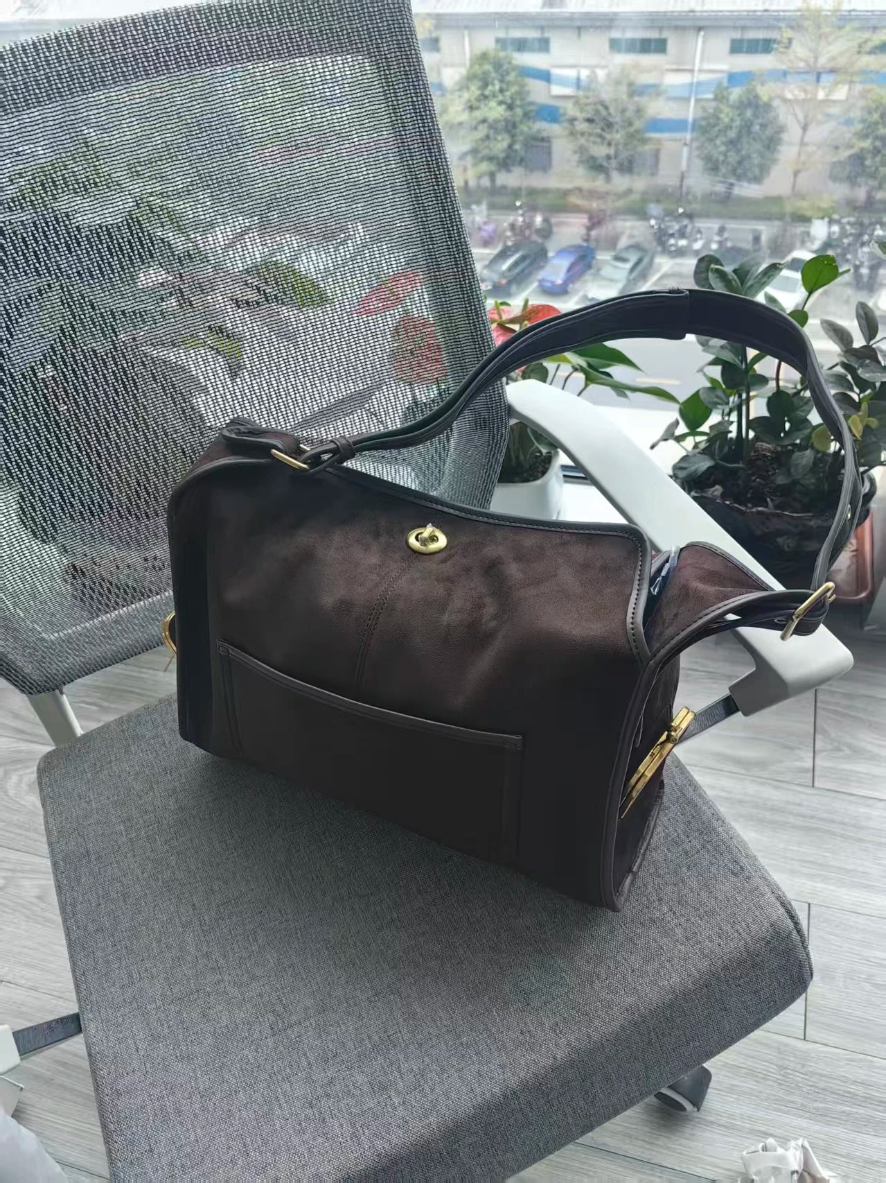 Casual Commuter Large Capacity Suede Pillow Bag Single Shoulder Crossbody Bag Vintage Style Polyester Lining Zipper Closure