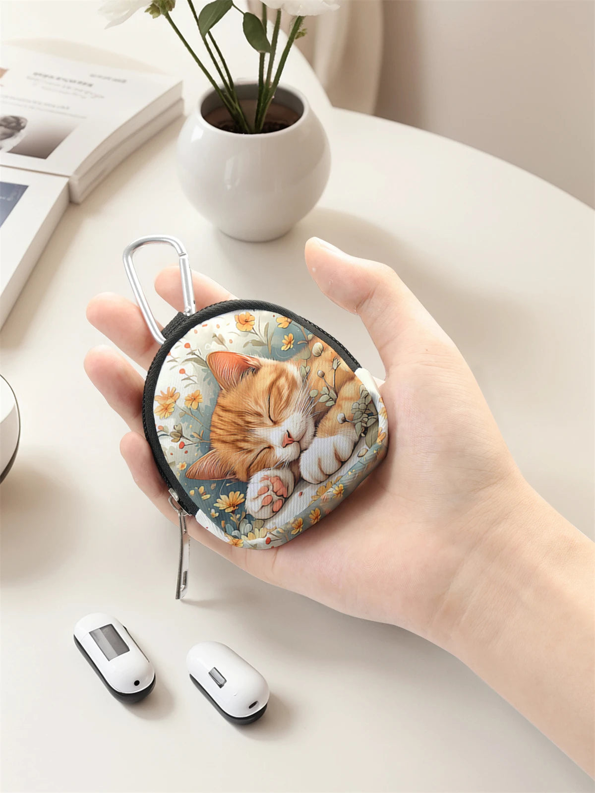 Cat pattern printed mini wallet, lightweight zipper change bag with hook clip, headphone key bag, suitable for both men and wome