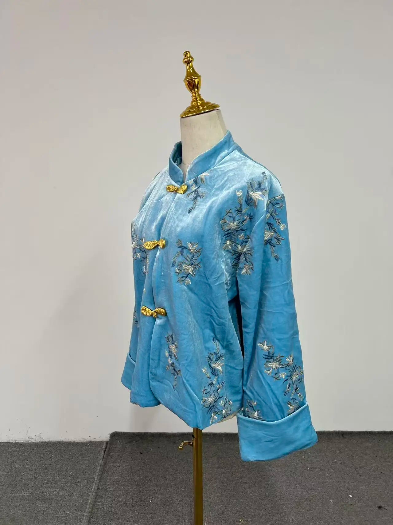 Winter Coat New Chinese Style Standing Collar Tang Suit Blue Embroidered Velvet Jacket Women Clothing Loose Short Coat Women Top
