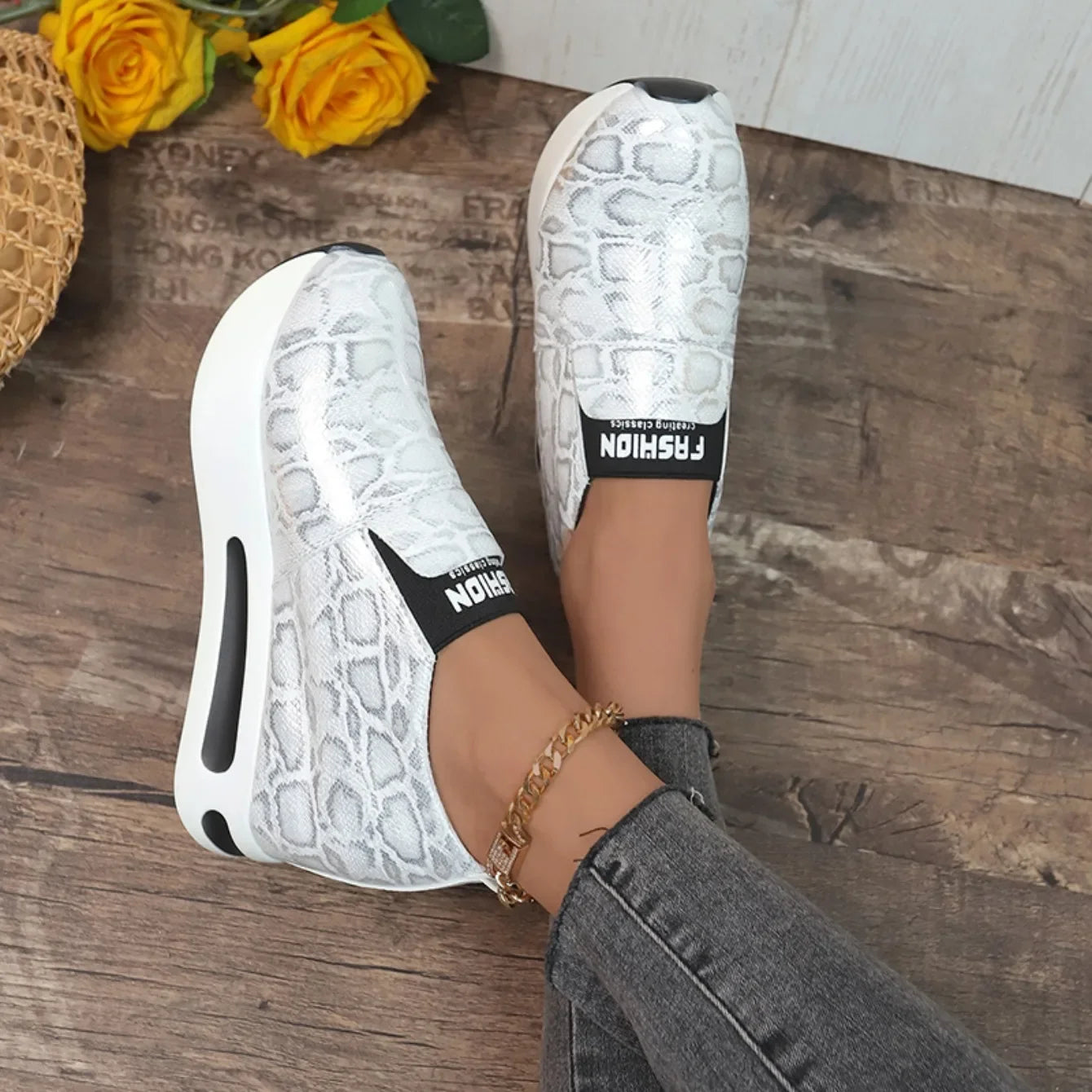 Women Sneakers New Casual Non-Slip Platform Sneakers Women Fashion Slip-On Designer Shoes for Women Fashion Lightweight Loafers