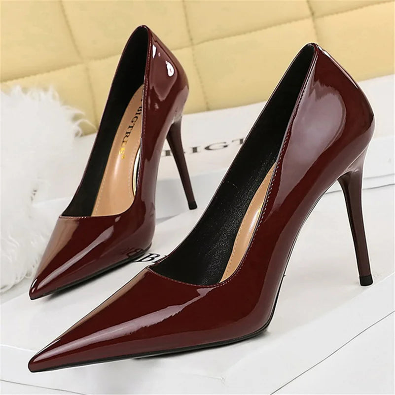 2023 Women Sexy 10cm High Heels Burgundy Nude Pumps Lady Stripper Stiletto Heels Glossy Leather Wedding Bridal Quality Red Shoes