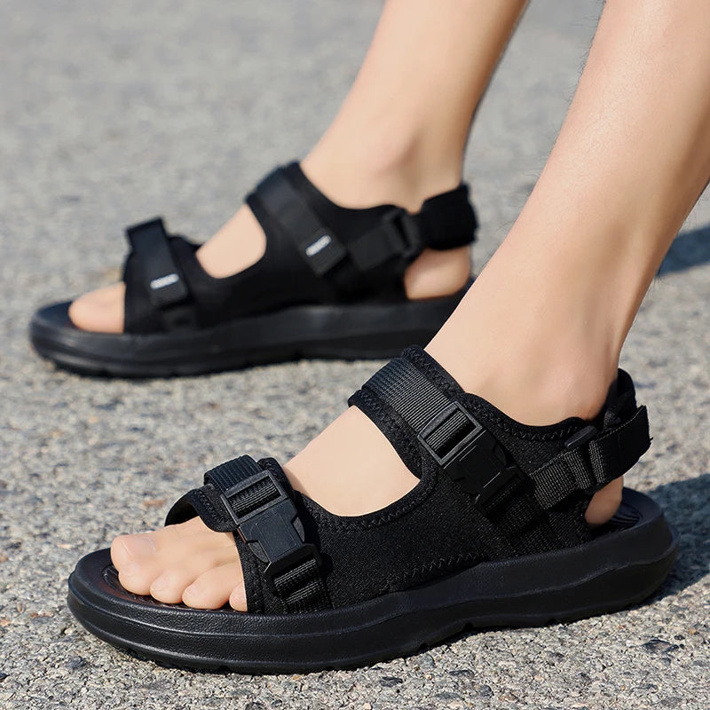 A Pair of New Men's Sandals, Summer Style, Far-Moving, Fashionable, Wear-Resistant, Sand-Resistant, Casual and Versatile Beach Shoes
