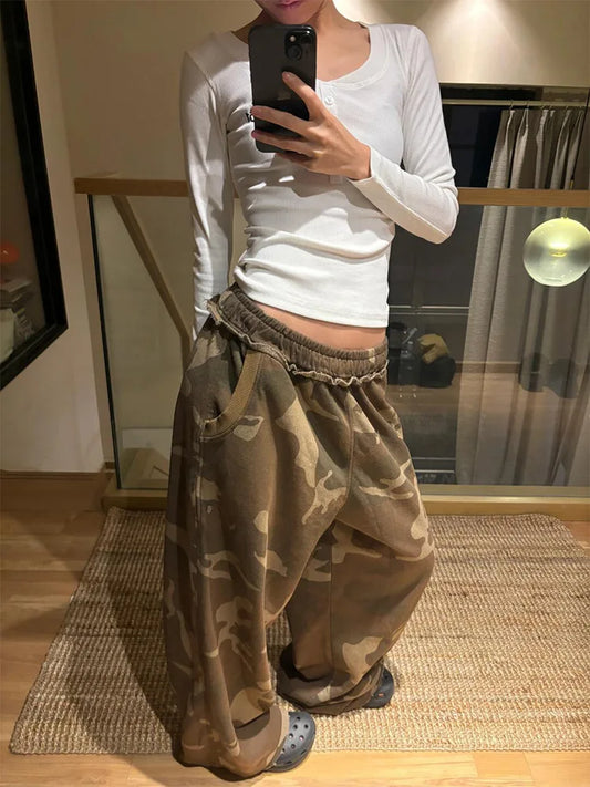 Camouflage print wide-leg pants with elastic waistband.