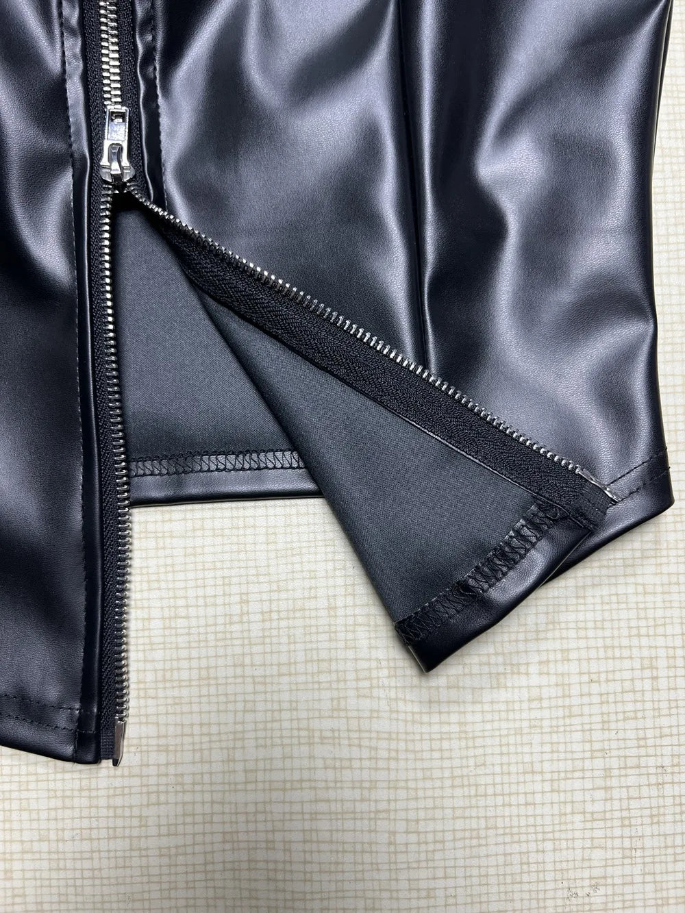 European and American style 2025 autumn new women's clothing fashion stand-up collar sexy backless slim PU small vest women