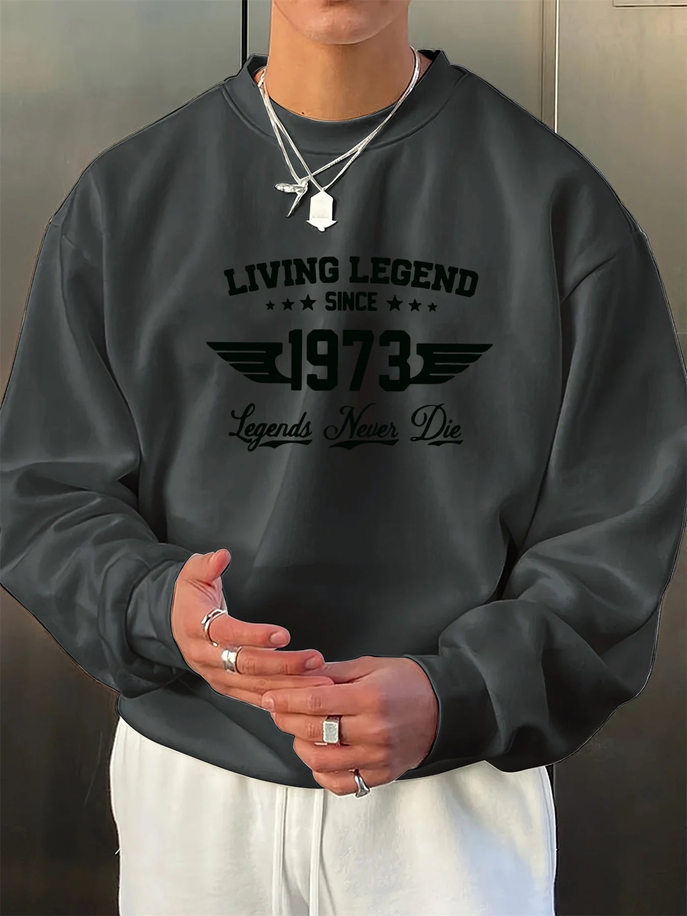Men's autumn and winter fashionable casual loose retro 1973 graphic printed long sleeved round neck sweatshirt