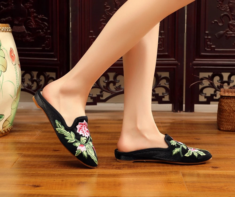 Veowalk Flowers Embroidered Women Flannel Cotton Mules Slippers Close Pointed Toe All Season Leisure Ladies Comfort Flat Shoes