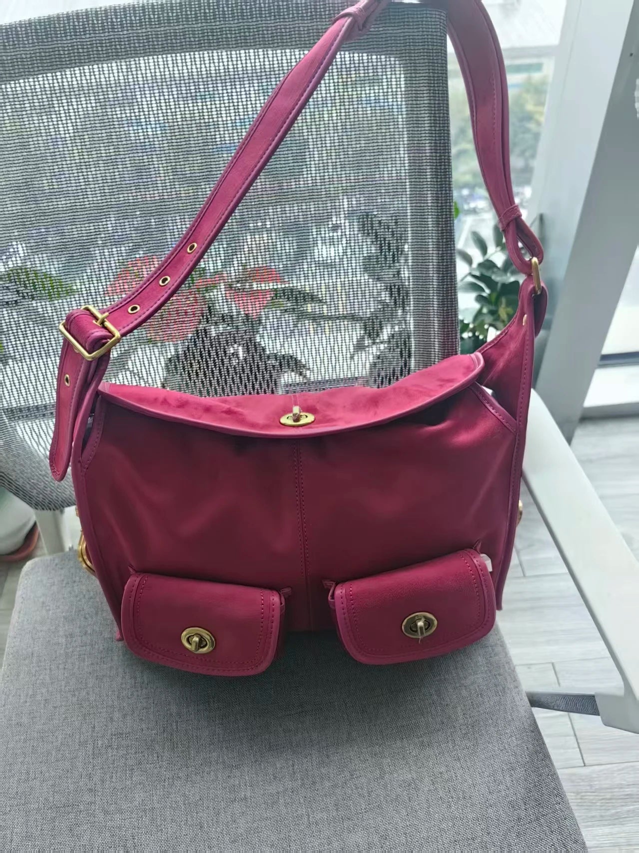 Casual Commuter Large Capacity Suede Pillow Bag Single Shoulder Crossbody Bag Vintage Style Polyester Lining Zipper Closure