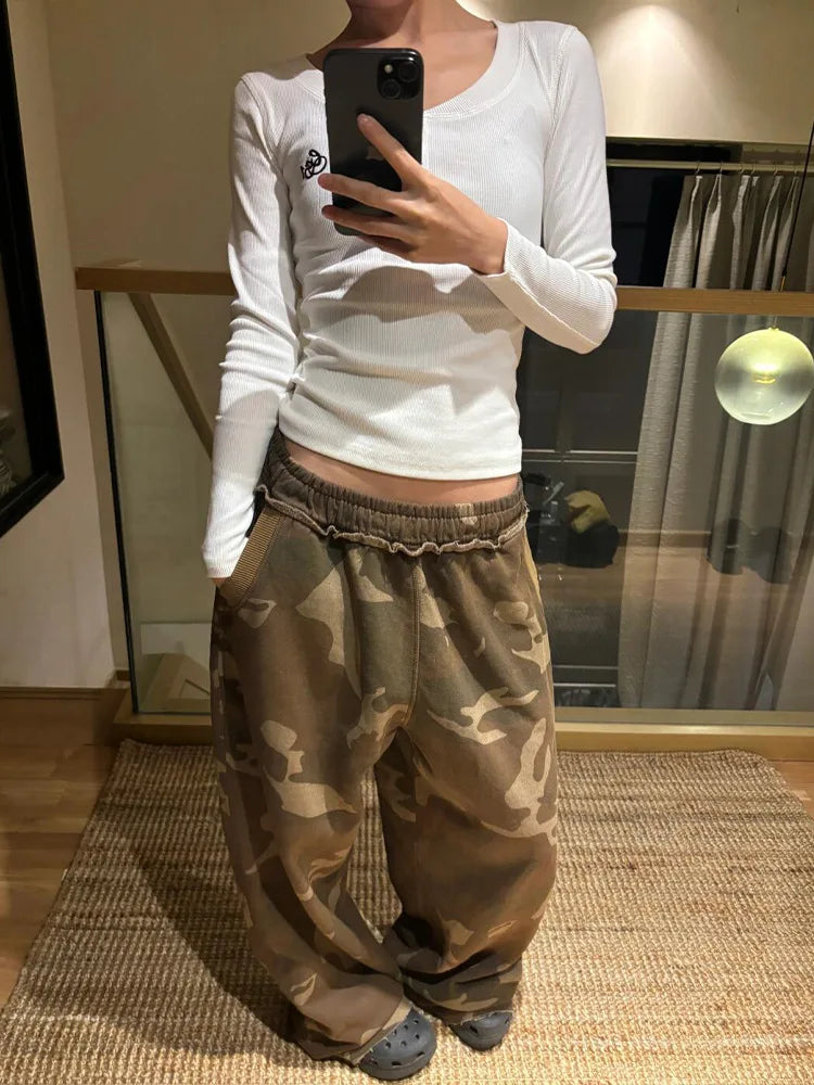 Women's camouflage-print wide-leg pants with elastic waistband