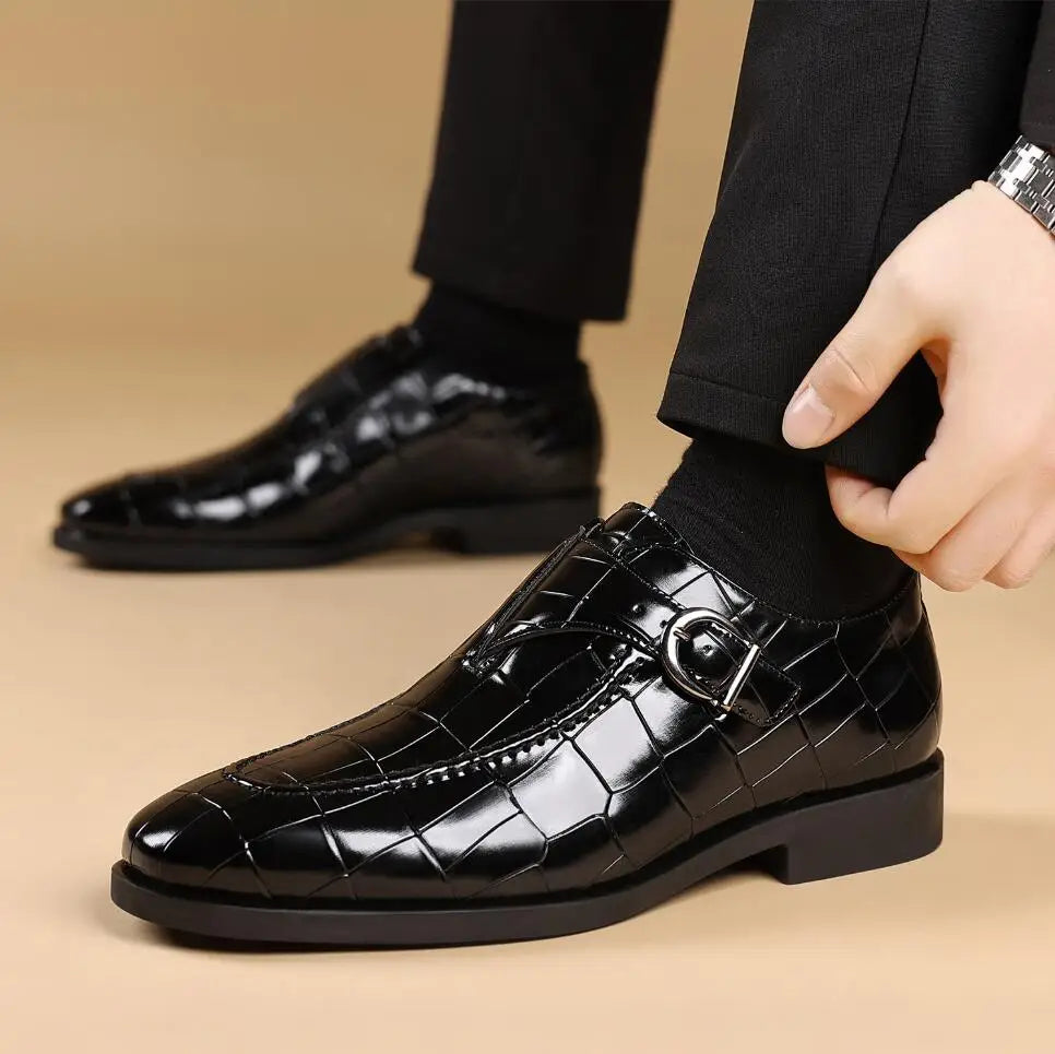 Autumn Retro Men Formal Shoes Slip on Men Casual Loafers Brand Moccasin Buckle Brogue Business Formal Men Shoes New Style