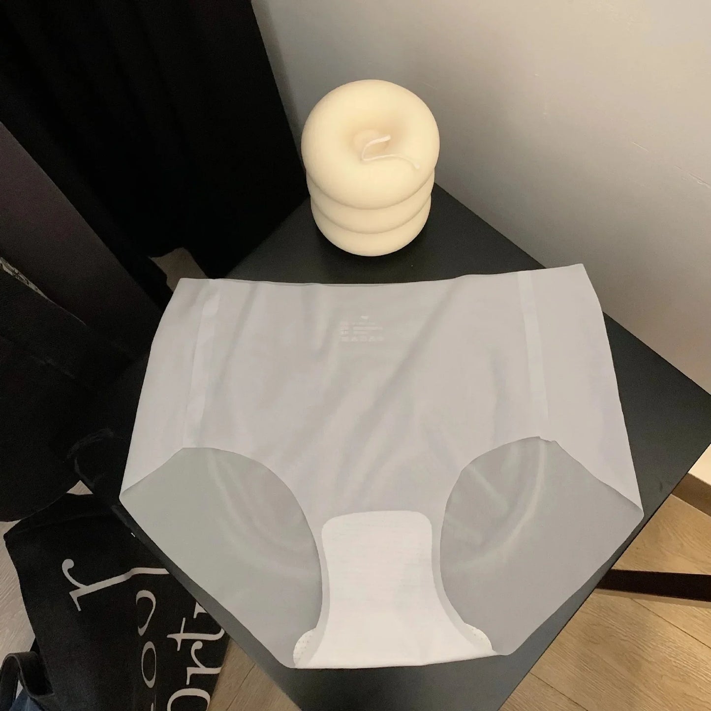 Ladies Summer Thin Quick Dry Ice Silk Triangle Panties Seamless Japanese Style Masking Butt Shaping Sexy 3D Peach Bottom Underwe