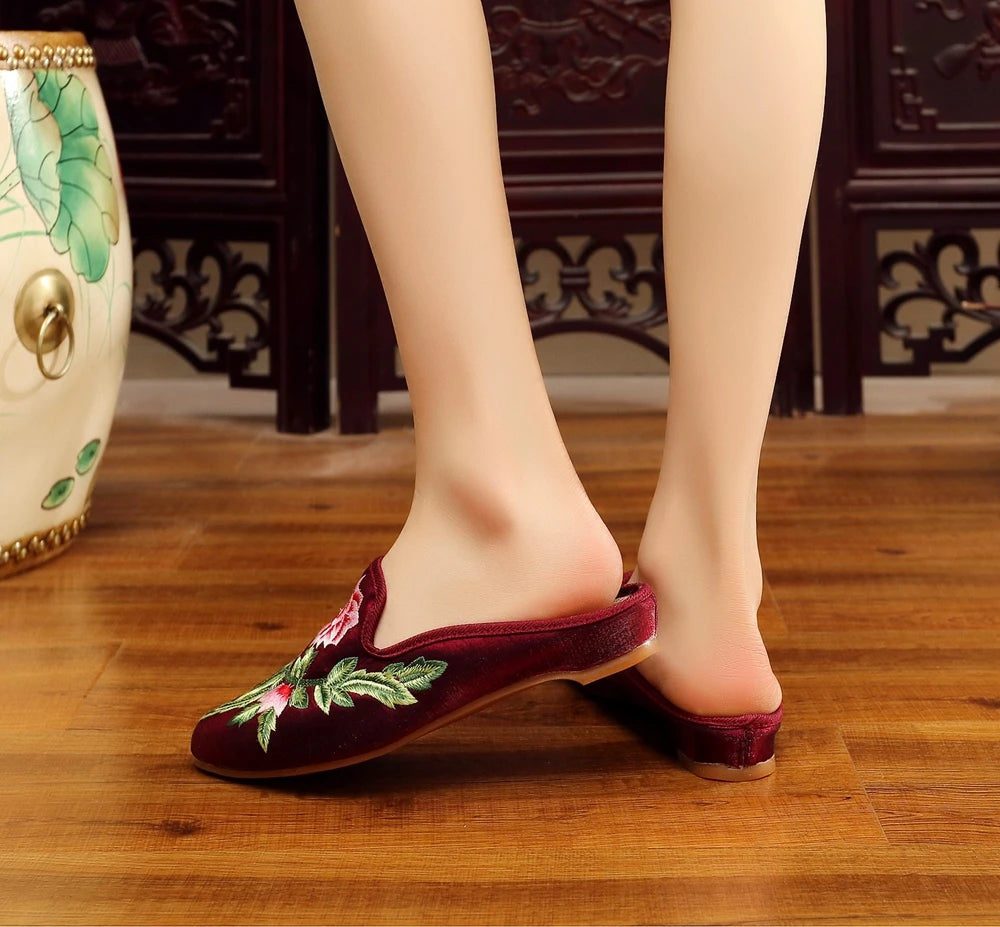 Veowalk Flowers Embroidered Women Flannel Cotton Mules Slippers Close Pointed Toe All Season Leisure Ladies Comfort Flat Shoes