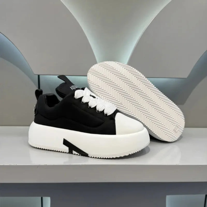 Thick Bottom Heightening White Shoes Round Toe Lace Up Casual Board Shoes Men Anti-slip Comfort Sneakers Fashion Running Shoes