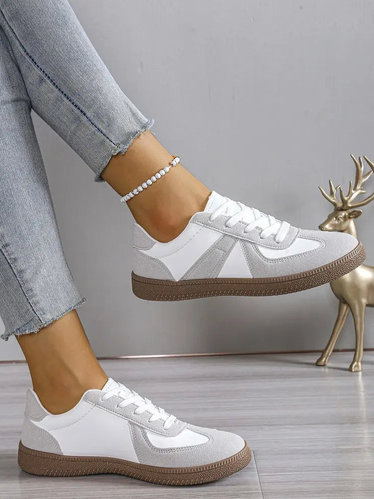 2025 autumn new flat sports shoes for women fashionable mixed color lace up vulcanized shoes comfortable casual shoes