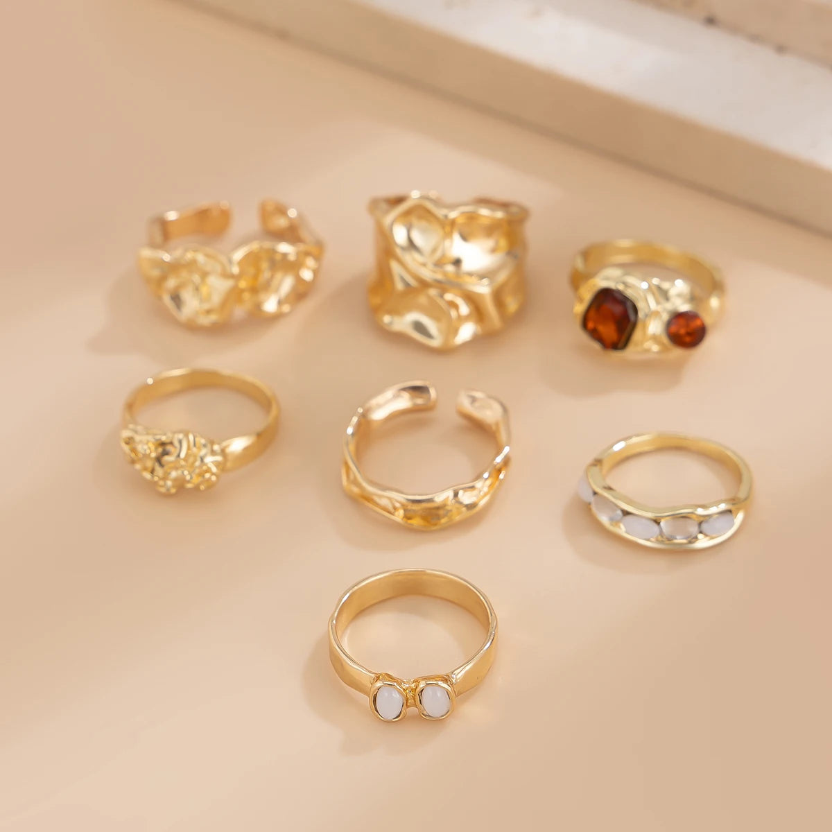 Ingemark 7Pcs/Set Vintage Irregular Folded Surface Open Rings for Women Goth Red Rhinestone Finger Rings Wed Bridal Jewelry Gift