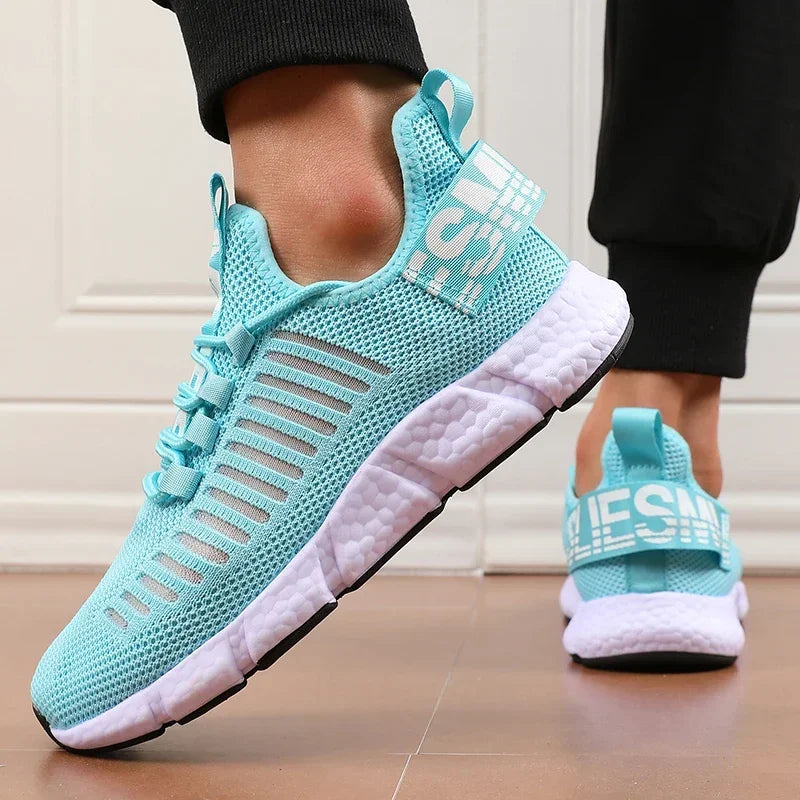 New Men's Sports Shoes with Cushioning Mesh Speculative Stage Hiking Shoes Anti Slip Comfortable Lightweight Gym Training Shoes