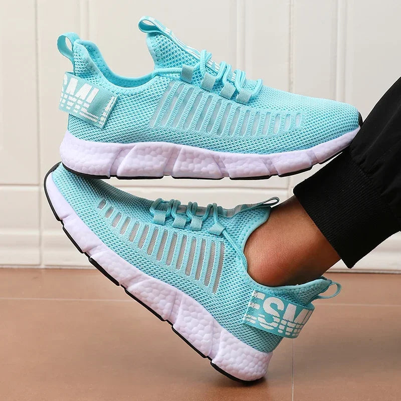 New Men's Sports Shoes with Cushioning Mesh Speculative Stage Hiking Shoes Anti Slip Comfortable Lightweight Gym Training Shoes