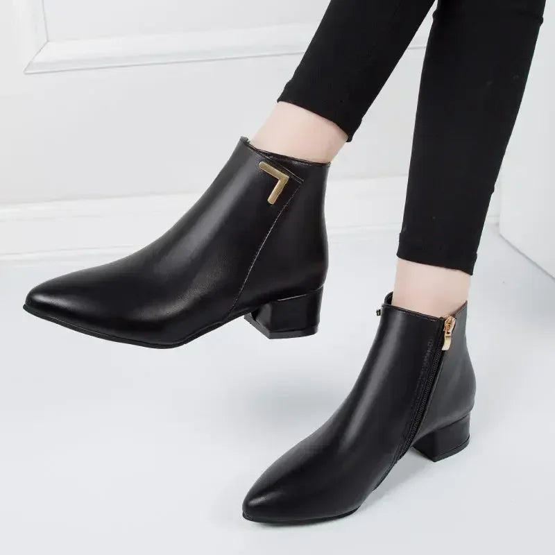 Short women's boots 2025 autumn/winter new Korean version medium thick heel short boots with zipper frosted face pointed single