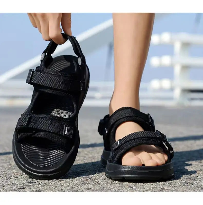 A Pair of New Men's Sandals, Summer Style, Far-Moving, Fashionable, Wear-Resistant, Sand-Resistant, Casual and Versatile Beach Shoes