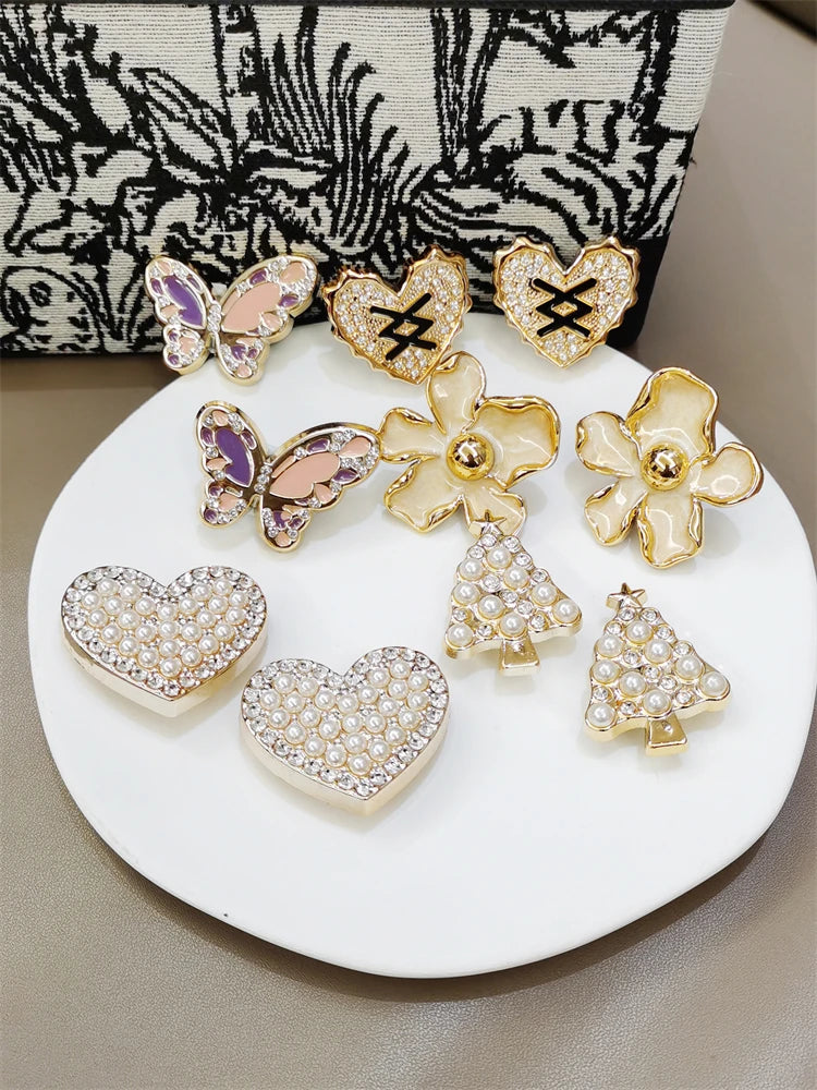 2PCS DIY Flower Shoelaces Charm Christmas Tree Shoes Buckle Decorations Heart Shaped Shoe Clips Butterfly Shoes Lace Accessories