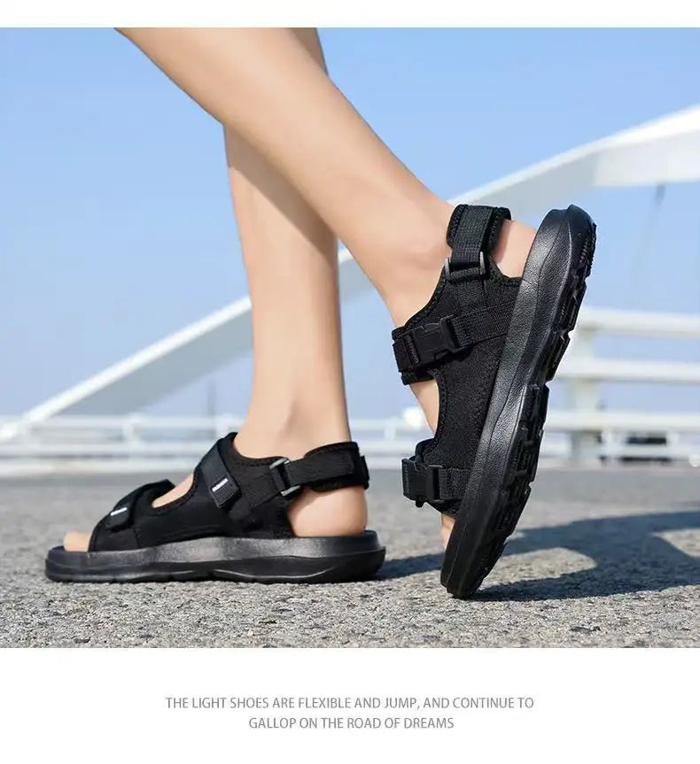 A Pair of New Men's Sandals, Summer Style, Far-Moving, Fashionable, Wear-Resistant, Sand-Resistant, Casual and Versatile Beach Shoes