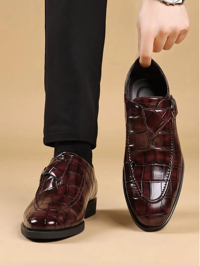 Autumn Retro Men Formal Shoes Slip on Men Casual Loafers Brand Moccasin Buckle Brogue Business Formal Men Shoes New Style