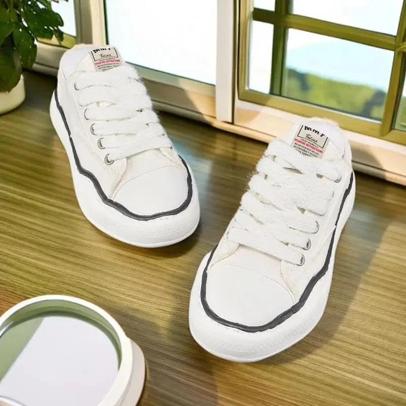 SneakersRetro Casual Unisex Sports Sneakers 2026 New: Streetwear Brand Couples Breathable Soft-Soled Versatile Student