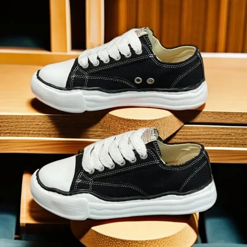 SneakersRetro Casual Unisex Sports Sneakers 2026 New: Streetwear Brand Couples Breathable Soft-Soled Versatile Student