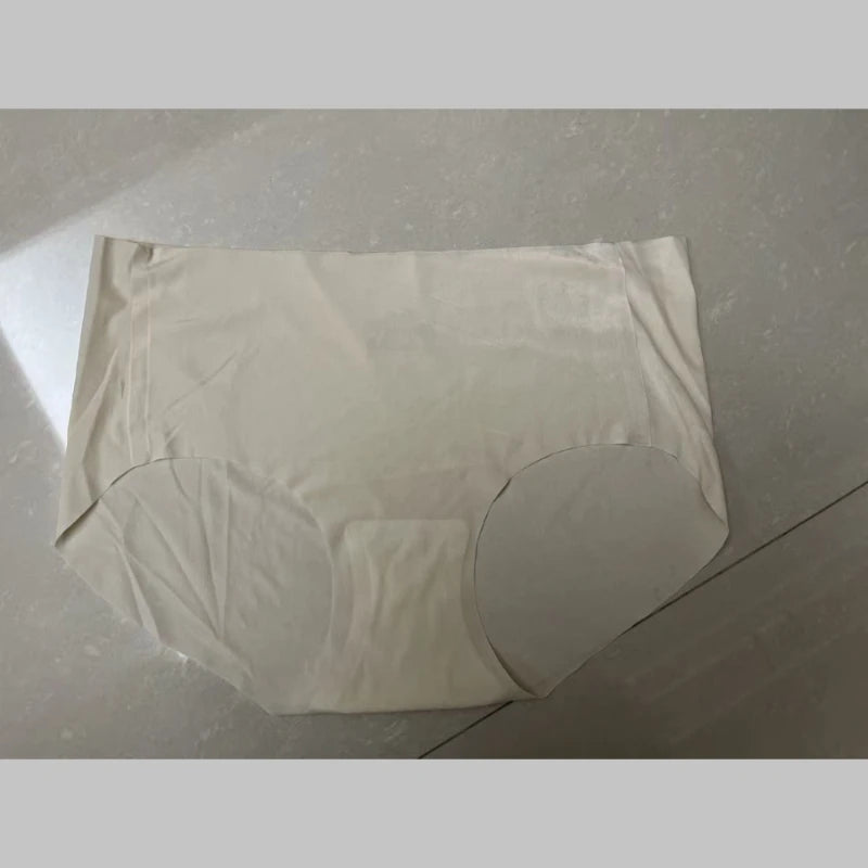 Ladies Summer Thin Quick Dry Ice Silk Triangle Panties Seamless Japanese Style Masking Butt Shaping Sexy 3D Peach Bottom Underwe