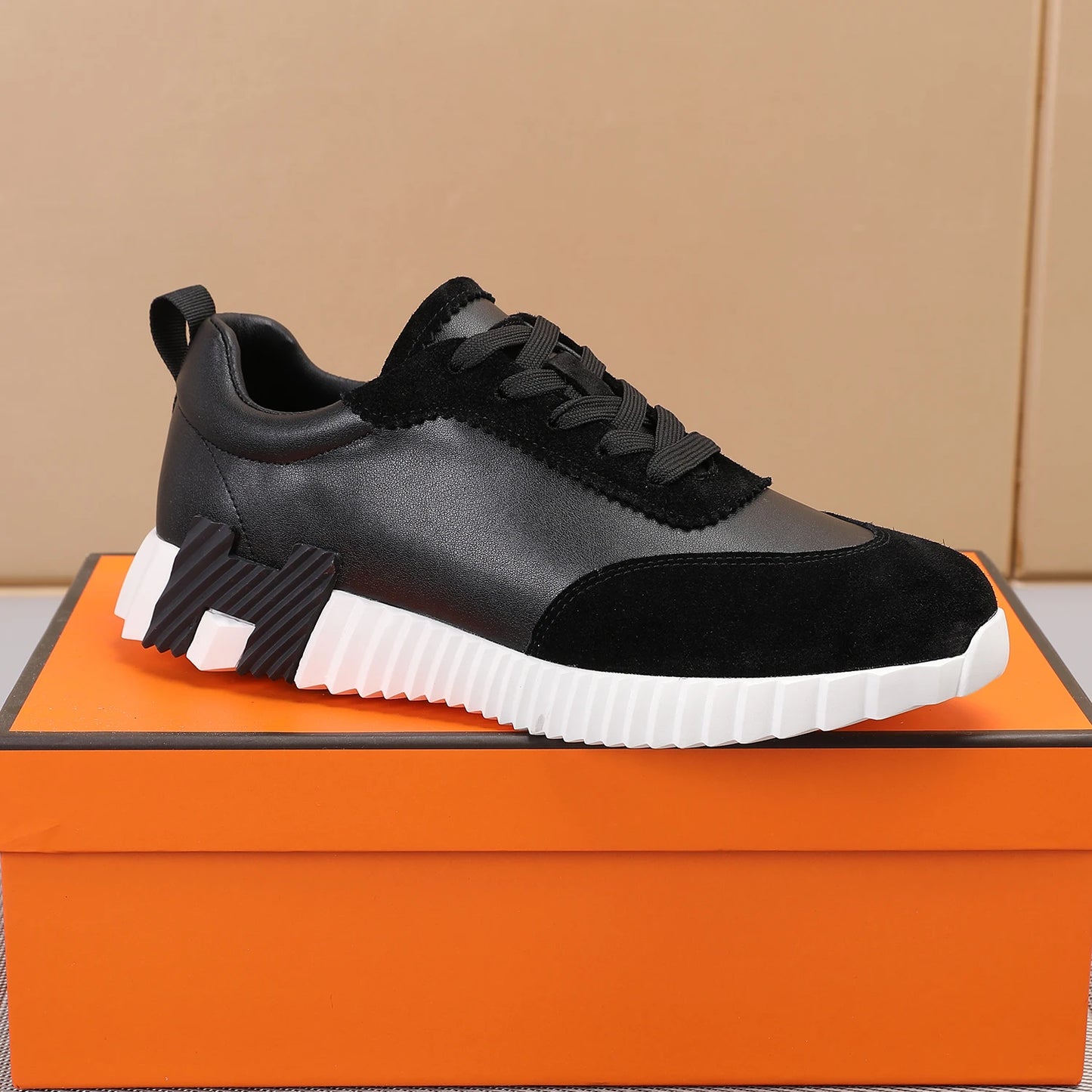 Leather Men's Shoes Comfortable Breathable British Style Casual Running Shoes Fashionable Board Shoes round Toe Thick Bottom