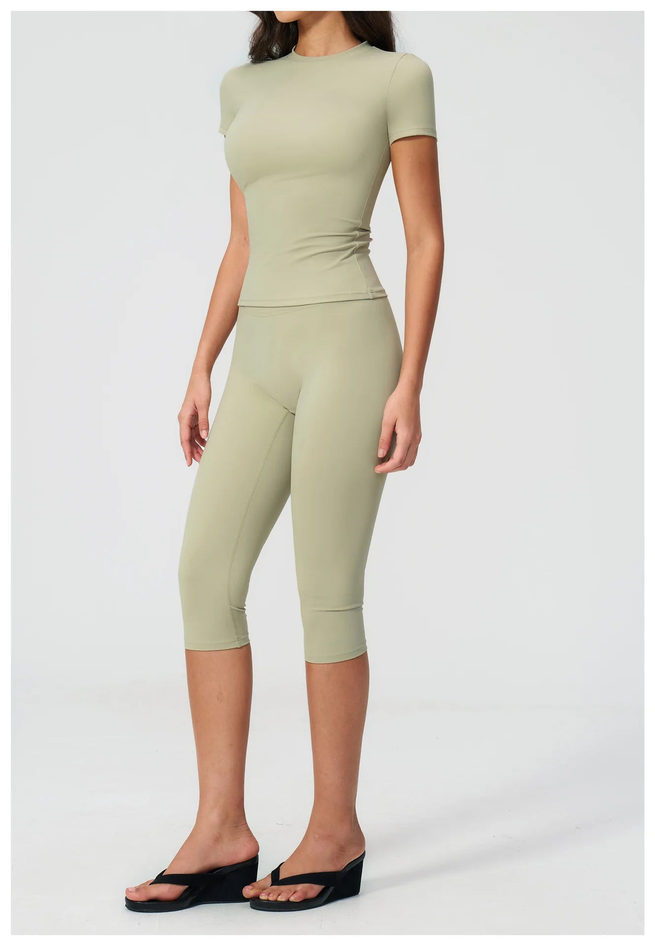 Sports Set Two Pieces Yoga Set Women's Sports Set Quick Drying Short Sleeve Fitness Set Gym Running Slim Capri Pants Sportswear